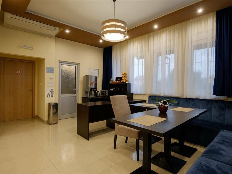Airport Hotel Garni เบลเกรด ภายนอก รูปภาพ